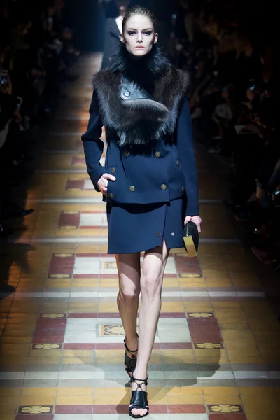 Look 29
